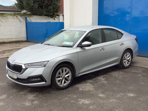 Skoda Octavia Saloon, Diesel, 2021, Grey