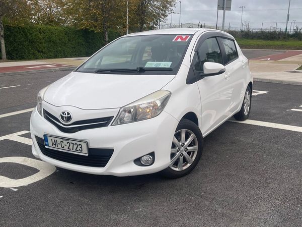 Toyota Yaris Hatchback, Petrol, 2014, White