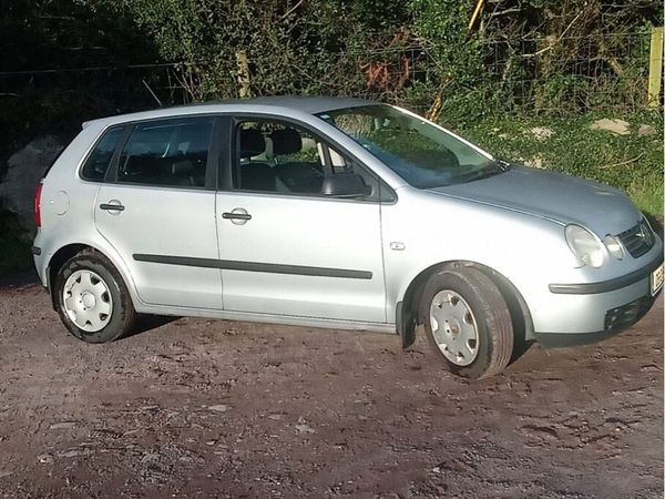 Volkswagen Polo Hatchback, Petrol, 2005, Silver