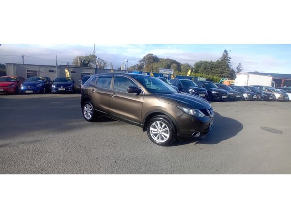 Nissan Qashqai MPV, Petrol, 2015, Brown
