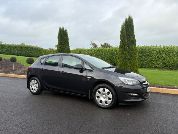Opel Astra Hatchback, Diesel, 2014, Black