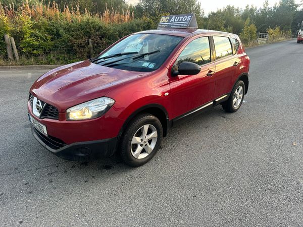 Nissan Qashqai Hatchback, Diesel, 2014, Red