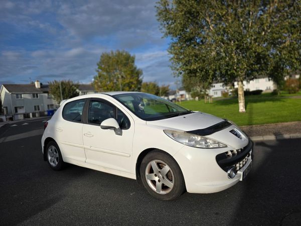 Peugeot 207 Hatchback, Diesel, 2010, White