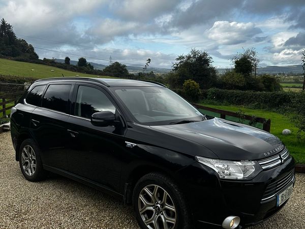 Mitsubishi Outlander SUV, Petrol Plug-in Hybrid, 2015, Black
