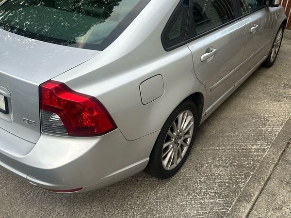 Volvo S40 Saloon, Diesel, 2011, Silver