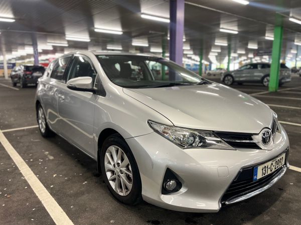 Toyota Auris Hatchback, Diesel, 2013, Silver