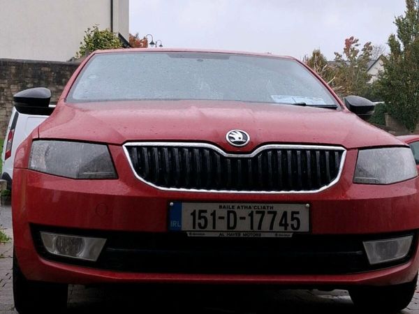 Skoda Octavia Saloon, Diesel, 2015, Red