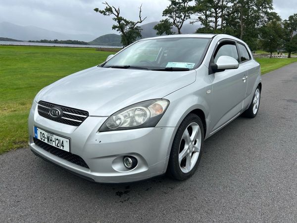 Kia Ceed Hatchback, Diesel, 2009, Silver