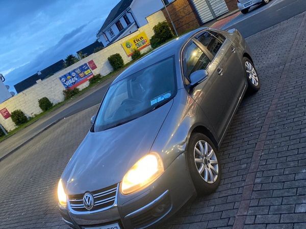Volkswagen Jetta Saloon, Diesel, 2008, Gold