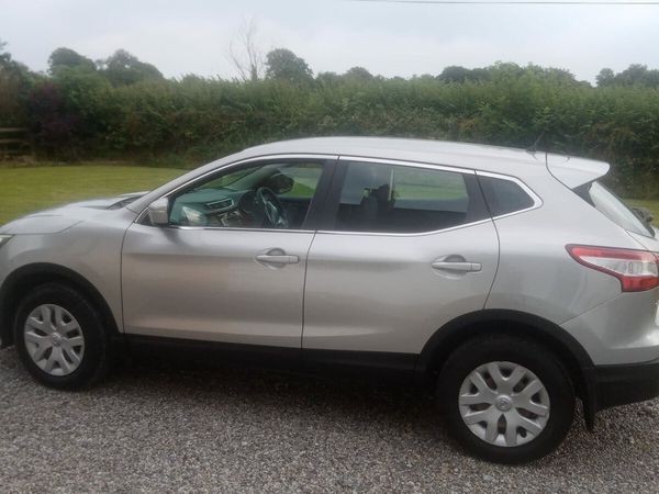 Nissan Qashqai Hatchback, Diesel, 2014, Silver