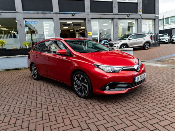 Toyota Auris Estate, Diesel, 2016, Red