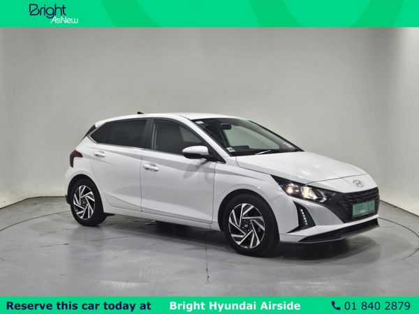 Hyundai i20 Hatchback, Petrol, 2024, White