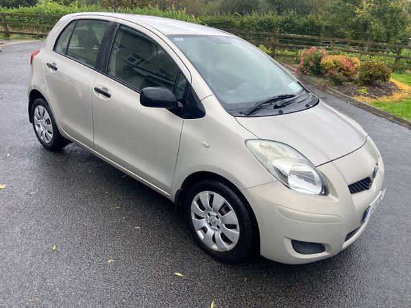 Toyota Yaris Hatchback, Petrol, 2011, Gold