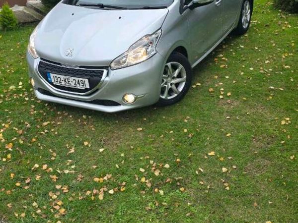 Peugeot 208 Hatchback, Petrol, 2013, Silver