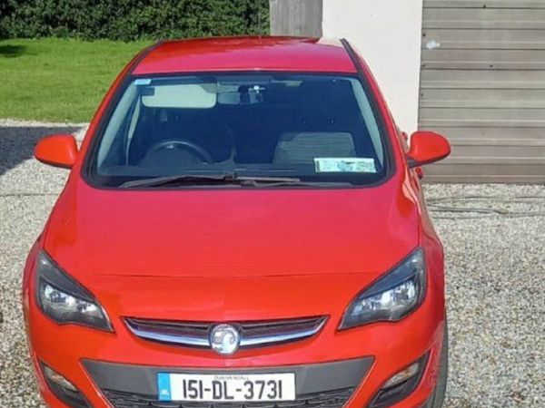Vauxhall Astra Hatchback, Diesel, 2015, Red