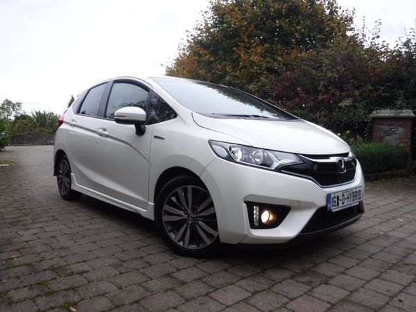 Honda Fit Hatchback, Petrol Hybrid, 2016, White