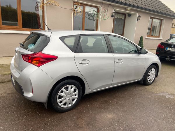 Toyota Auris Hatchback, Diesel, 2015, Silver