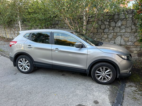 Nissan Qashqai Hatchback, Diesel, 2015, Silver