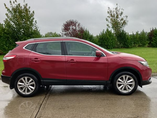 Nissan Qashqai SUV, Diesel, 2017, Red