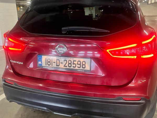 Nissan Qashqai MPV, Petrol, 2018, Red