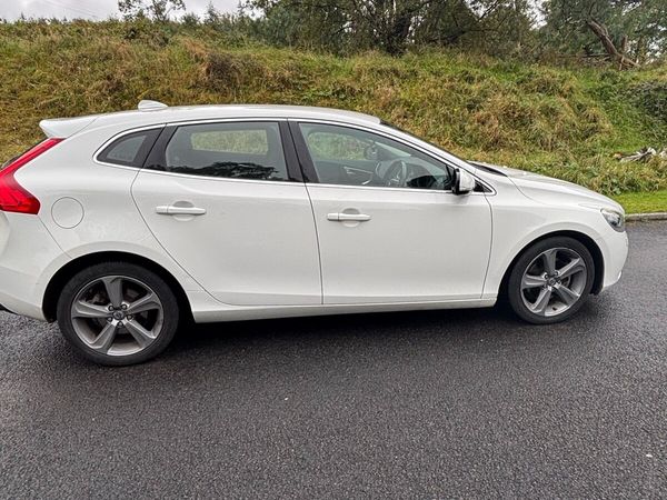 Volvo V40 Hatchback, Petrol, 2014, White