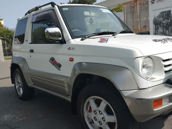 Mitsubishi Pajero SUV, Petrol, 1998, White