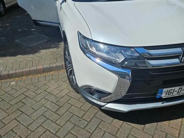 Mitsubishi Outlander SUV, Diesel, 2016, White