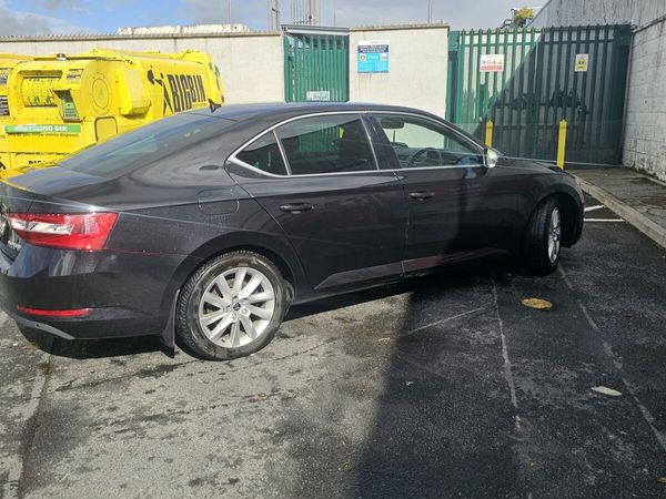 Skoda Superb Hatchback, Diesel, 2017, Black