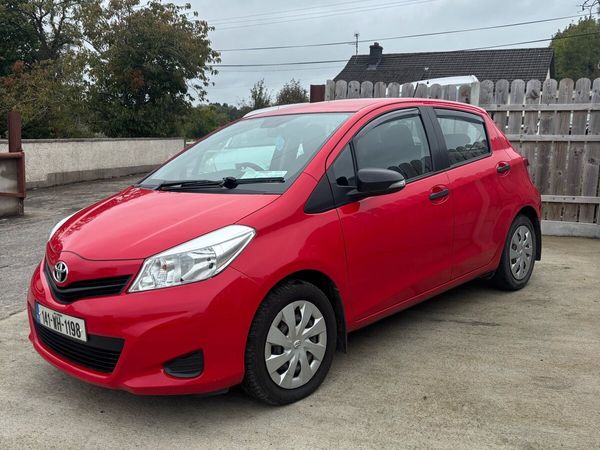 Toyota Yaris Hatchback, Petrol, 2014, Red