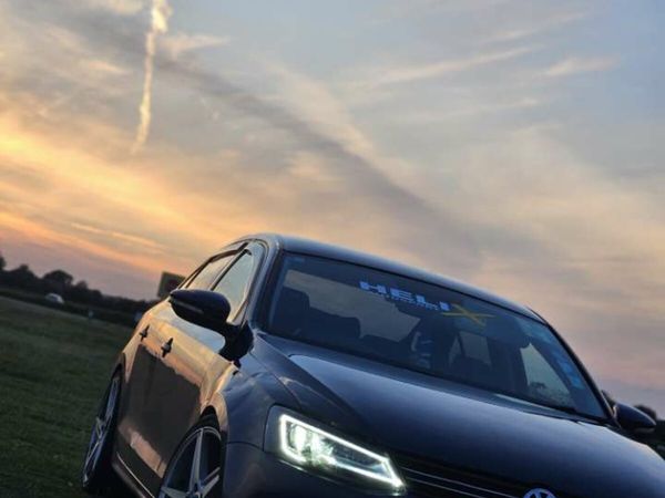 Volkswagen Jetta Saloon, Diesel, 2012, Blue