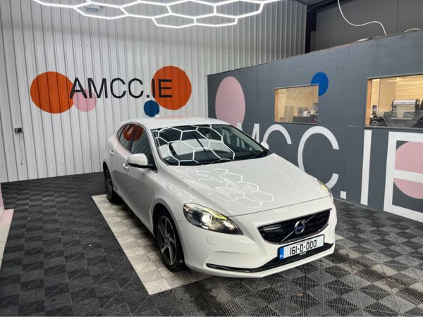 Volvo V40 Hatchback, Diesel, 2016, White
