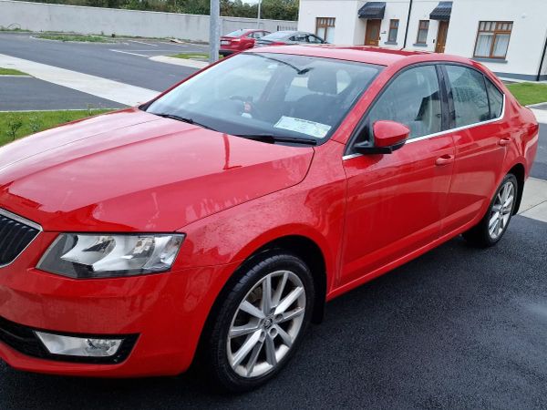 Skoda Octavia Saloon, Diesel, 2016, Red
