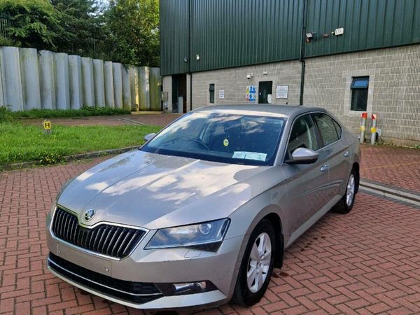 Skoda Superb Saloon, Diesel, 2017, Yellow
