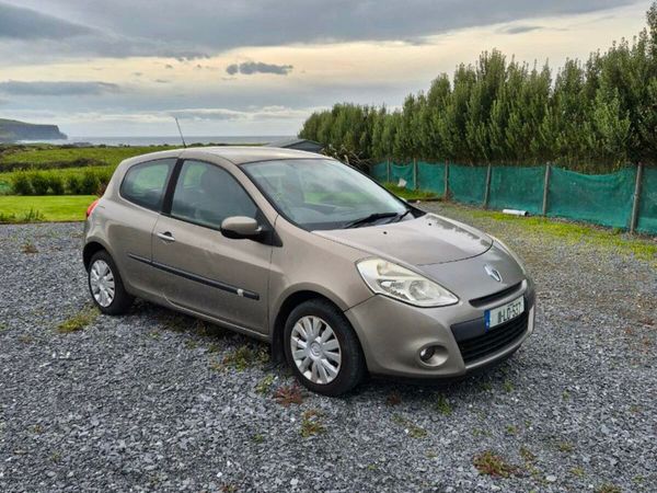 Renault Clio Hatchback, Petrol, 2011, Gold