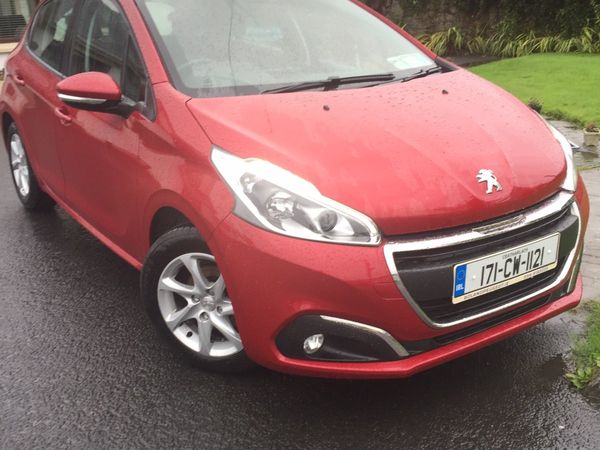 Peugeot 208 Hatchback, Petrol, 2017, Red