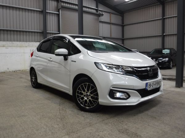 Honda Fit Hatchback, Petrol Hybrid, 2019, White