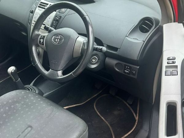 Toyota Yaris Hatchback, Petrol, 2008, Red