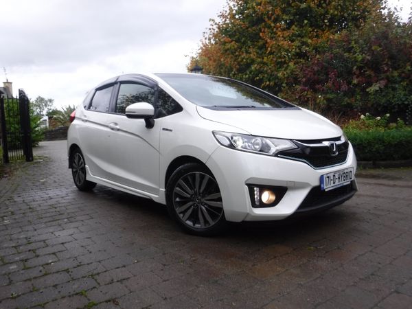 Honda Fit Hatchback, Petrol Hybrid, 2017, White