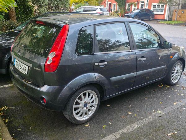 Ford Fiesta Hatchback, Petrol, 2006, Silver