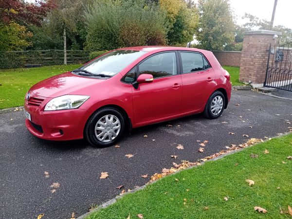 Toyota Auris Hatchback, Diesel, 2011, Red