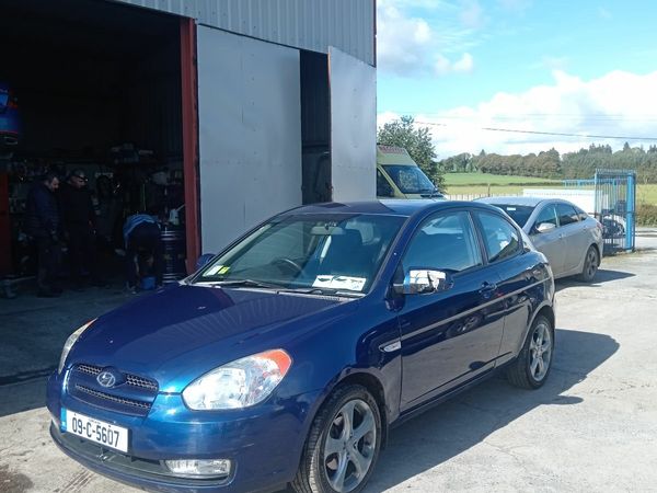 Hyundai Accent Hatchback, Petrol, 2009, Blue