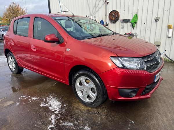 Dacia Sandero Hatchback, Petrol, 2015, Red