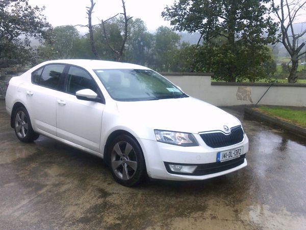 Skoda Octavia Saloon, Diesel, 2014, White