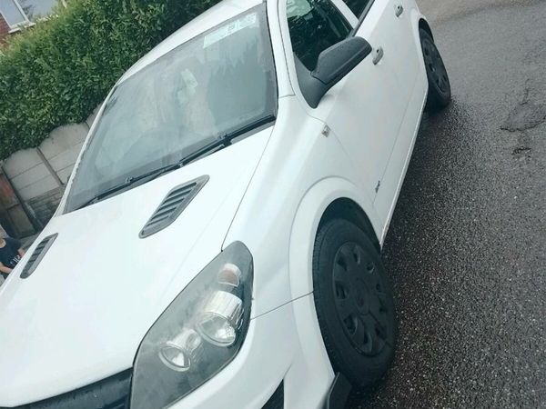 Vauxhall Astra Hatchback, Diesel, 2009, White