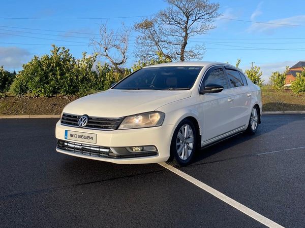 Volkswagen Passat Saloon, Diesel, 2012, White