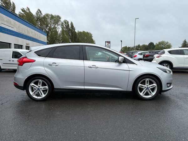 Ford Focus Hatchback, Petrol, 2017, Silver