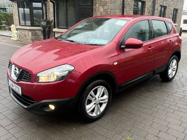 Nissan Qashqai Hatchback, Diesel, 2012, Red