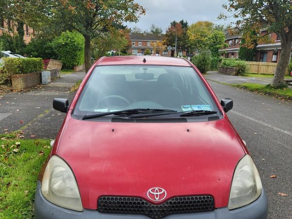 Toyota Yaris Hatchback, Petrol, 2002, Red