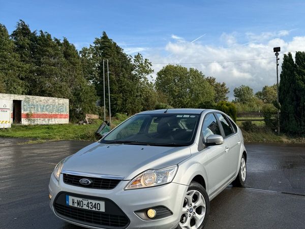 Ford Focus Hatchback, Petrol, 2011, Silver