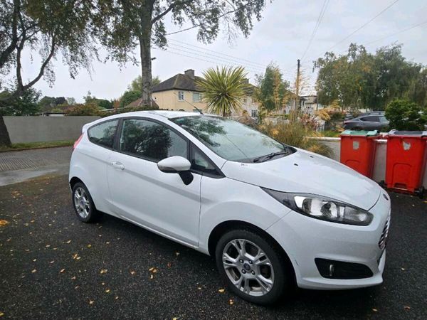 Ford Fiesta Hatchback, Petrol, 2013, White
